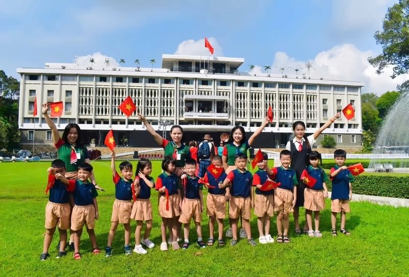 Học sinh Global Star tham quan Dinh Độc Lập - hoạt động ngoại khóa kết nối lịch sử văn hóa Việt Nam trong chương trình Global Nexus